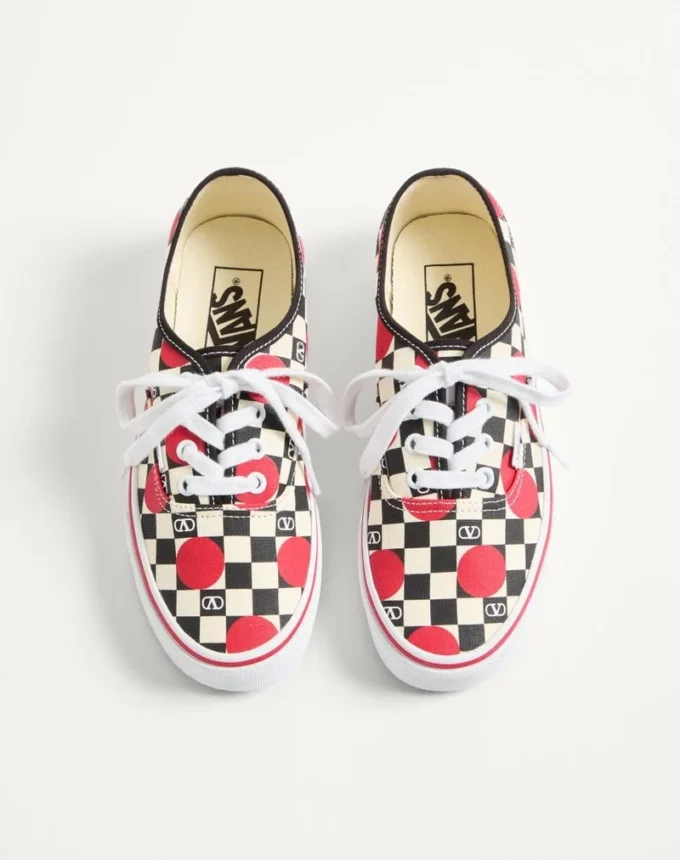 Adidași joși din țesătură Valentino Garavani și Vans cu imprimeu VLogo Checkerboard și detalii cu buline Adidași joși din țesătură Valentino Garavani și Vans cu imprimeu VLogo Checkerboard și detalii cu buline