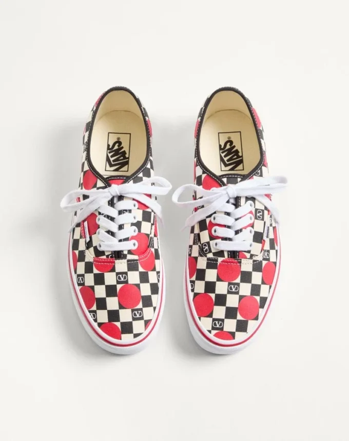 Adidași joși din țesătură Valentino Garavani și Vans cu imprimeu VLogo Checkerboard și detalii cu buline Adidași joși din țesătură Valentino Garavani și Vans cu imprimeu VLogo Checkerboard și detalii cu buline