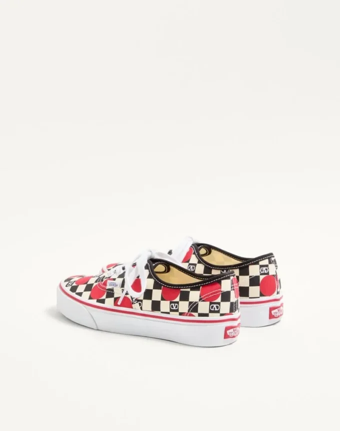Adidași joși din țesătură Valentino Garavani și Vans cu imprimeu VLogo Checkerboard și detalii cu buline Adidași joși din țesătură Valentino Garavani și Vans cu imprimeu VLogo Checkerboard și detalii cu buline