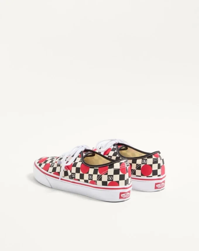 Adidași joși din țesătură Valentino Garavani și Vans cu imprimeu VLogo Checkerboard și detalii cu buline Adidași joși din țesătură Valentino Garavani și Vans cu imprimeu VLogo Checkerboard și detalii cu buline