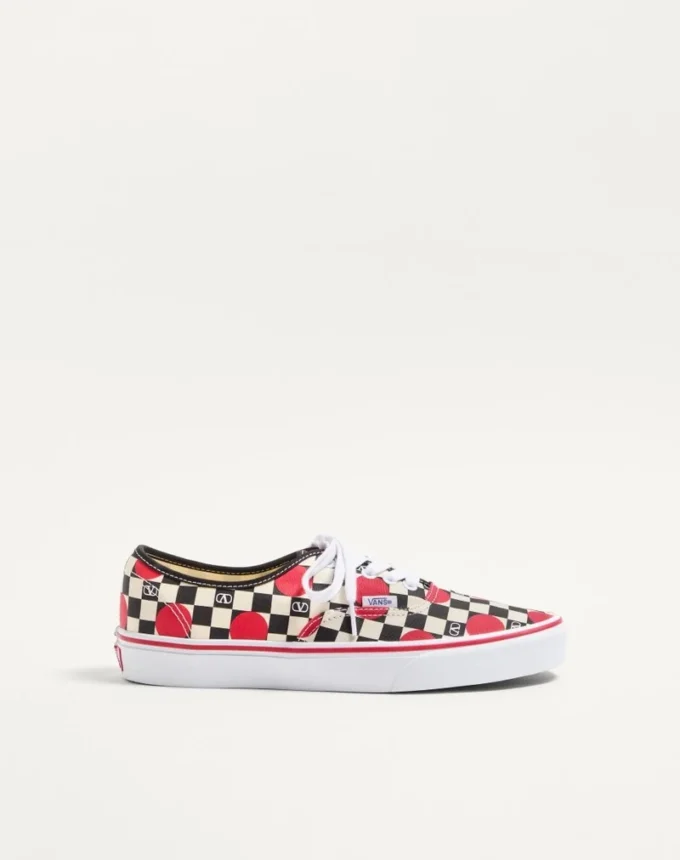 Adidași joși din țesătură Valentino Garavani și Vans cu imprimeu VLogo Checkerboard și detalii cu buline Adidași joși din țesătură Valentino Garavani și Vans cu imprimeu VLogo Checkerboard și detalii cu buline