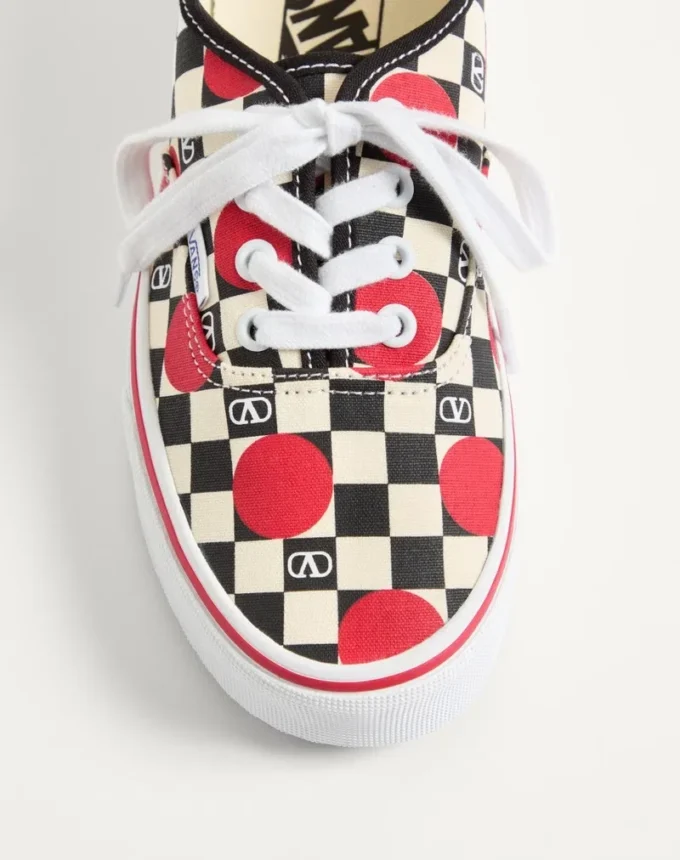 Adidași joși din țesătură Valentino Garavani și Vans cu imprimeu VLogo Checkerboard și detalii cu buline Adidași joși din țesătură Valentino Garavani și Vans cu imprimeu VLogo Checkerboard și detalii cu buline