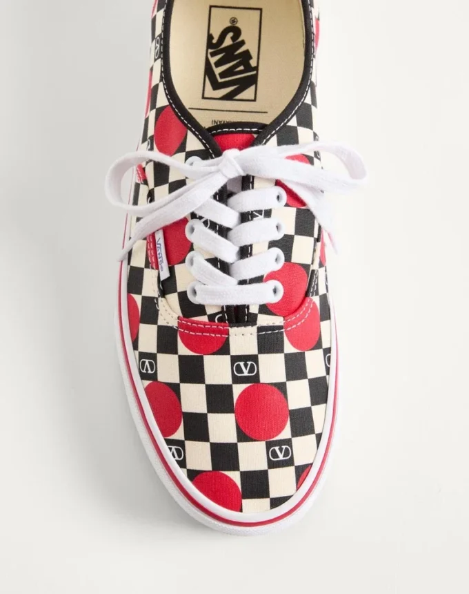 Adidași joși din țesătură Valentino Garavani și Vans cu imprimeu VLogo Checkerboard și detalii cu buline Adidași joși din țesătură Valentino Garavani și Vans cu imprimeu VLogo Checkerboard și detalii cu buline