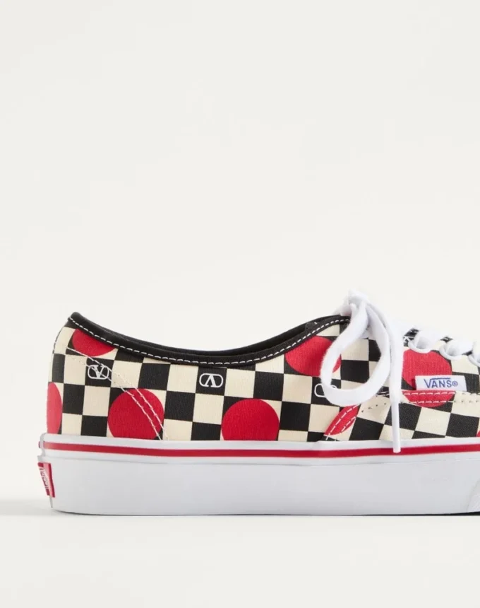 Adidași joși din țesătură Valentino Garavani și Vans cu imprimeu VLogo Checkerboard și detalii cu buline Adidași joși din țesătură Valentino Garavani și Vans cu imprimeu VLogo Checkerboard și detalii cu buline