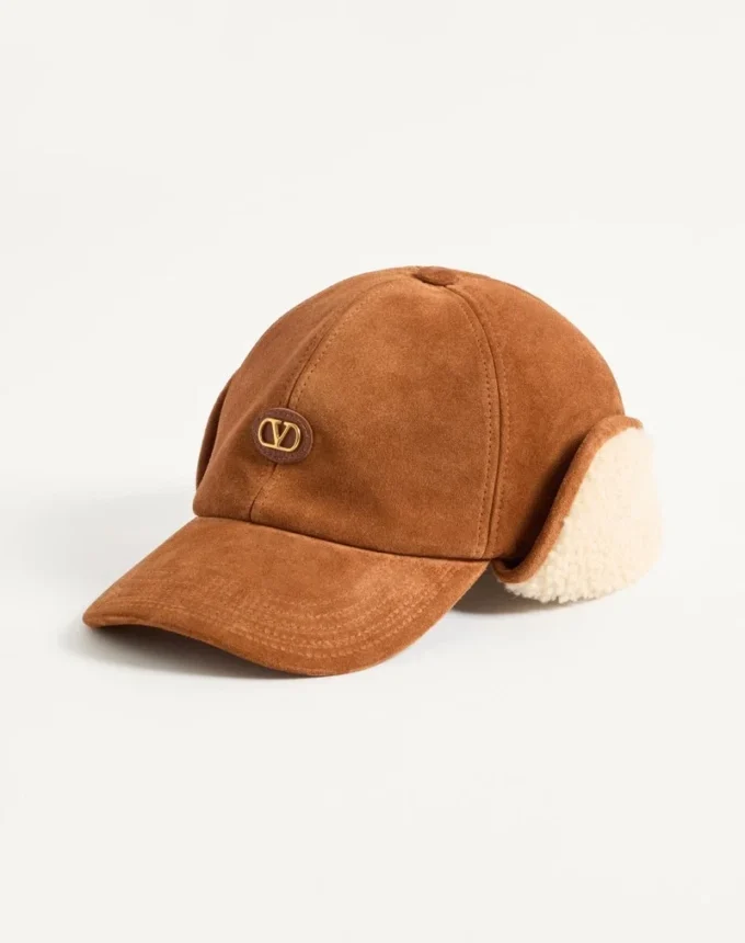 Șapcă de baseball Valentino Garavani Vlogo Signature din piele de căprioară și piele de oaie Șapcă de baseball Valentino Garavani Vlogo Signature din piele de căprioară și piele de oaie