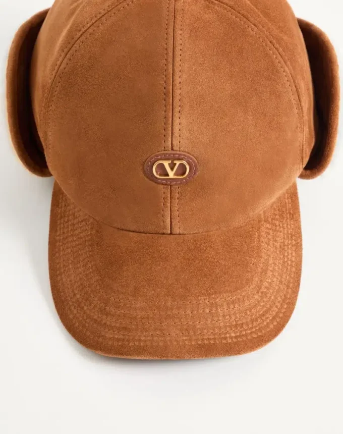 Șapcă de baseball Valentino Garavani Vlogo Signature din piele de căprioară și piele de oaie Șapcă de baseball Valentino Garavani Vlogo Signature din piele de căprioară și piele de oaie