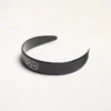 Bandă pentru păr Vlogo Signature din rășină, metal și cristale Bandă pentru păr Vlogo Signature din rășină, metal și cristale