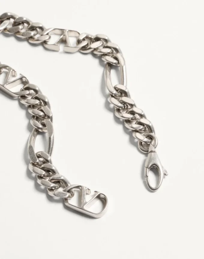 Brățară Valentino Garavani Chez Valentino din metal, email și strasuri Swarovski® Brățară Valentino Garavani Chez Valentino din metal, email și strasuri Swarovski®