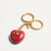 Breloc pentru geantă Coeur Royal cu inel pentru chei din metal și email Breloc pentru geantă Coeur Royal cu inel pentru chei din metal și email