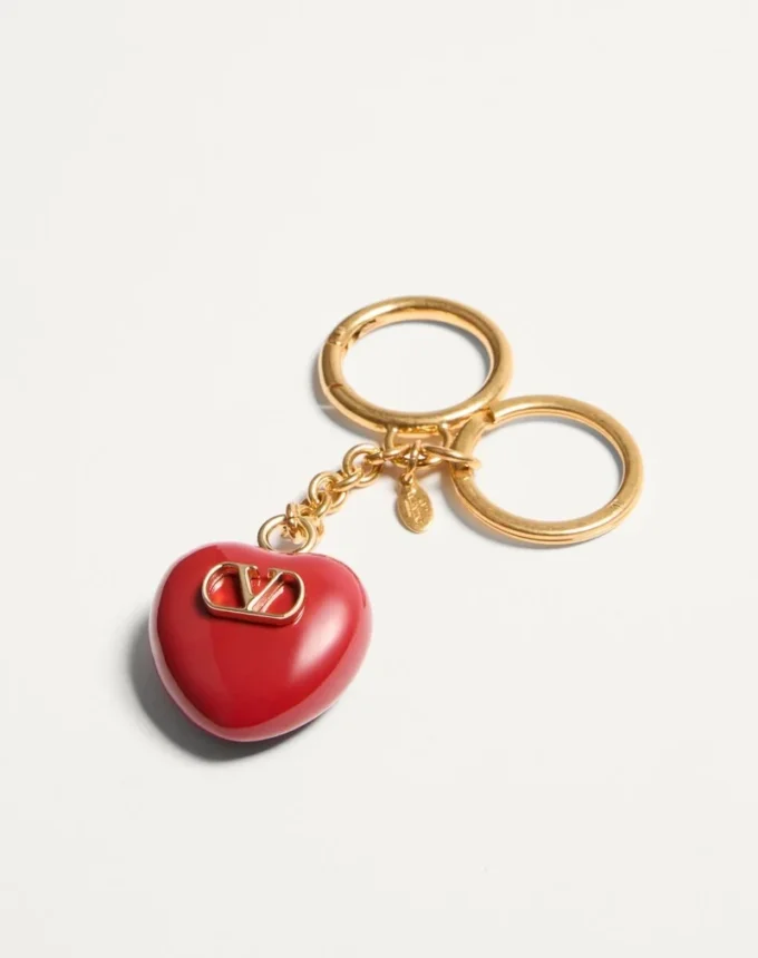 Breloc pentru geantă Coeur Royal cu inel pentru chei din metal și email Breloc pentru geantă Coeur Royal cu inel pentru chei din metal și email