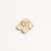 Broșă Fleur Lumineuse din metal, email și țesătură Broșă Fleur Lumineuse din metal, email și țesătură