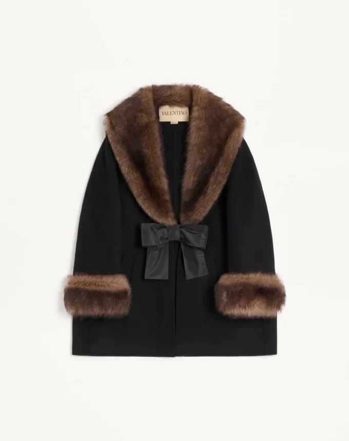 Caban compact drapat cu blană de oaie Caban compact drapat cu blană de oaie