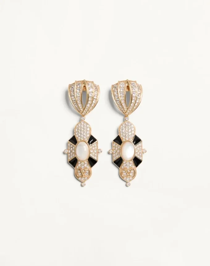 Cercei Pas Plus din metal, rășină, email și cristale Swarovski® Cercei Pas Plus din metal, rășină, email și cristale Swarovski®