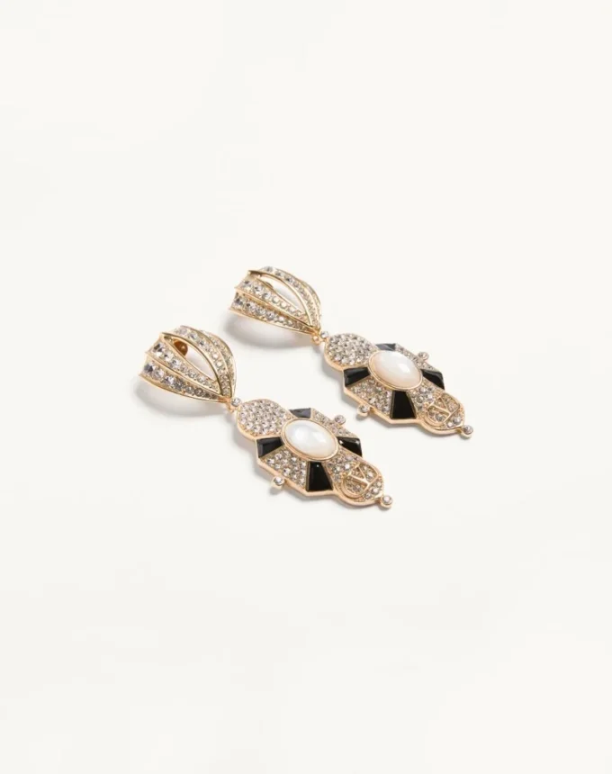 Cercei Pas Plus din metal, rășină, email și cristale Swarovski® Cercei Pas Plus din metal, rășină, email și cristale Swarovski®