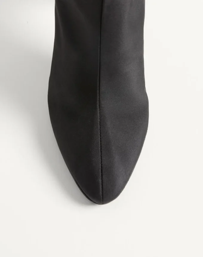 Cizme Hotty din țesătură shantung cu pene 100 mm Cizme Hotty din țesătură shantung cu pene 100 mm