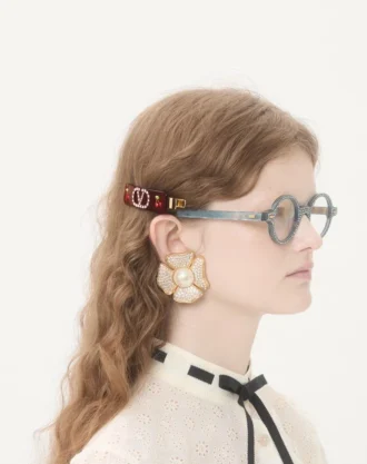 Clip pentru păr cu sigla Vlogo din rășină, metal și cristale Swarovski®