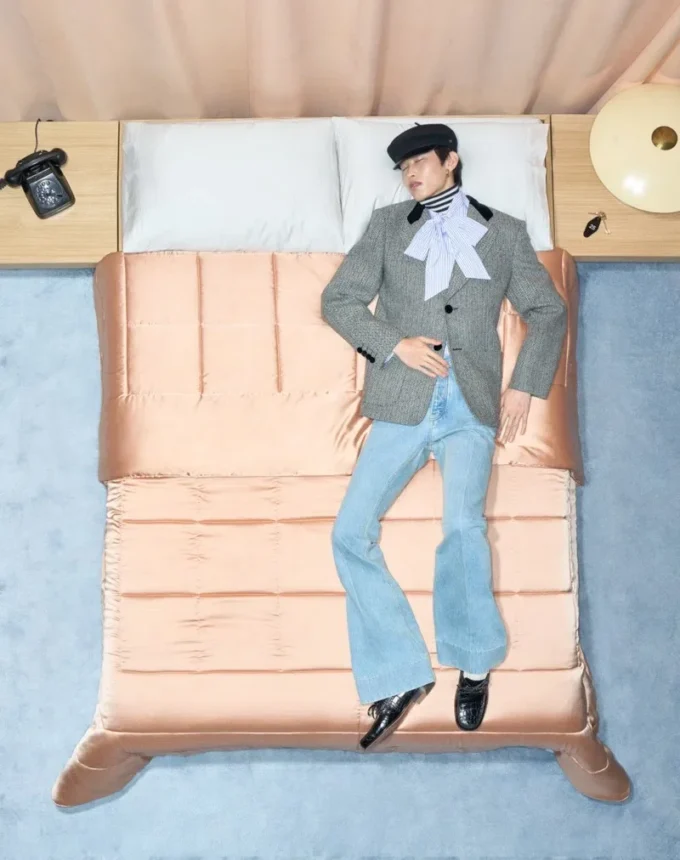 Cămașă Valentino din poplin de bumbac cu guler eșarfă și broderie VLogo