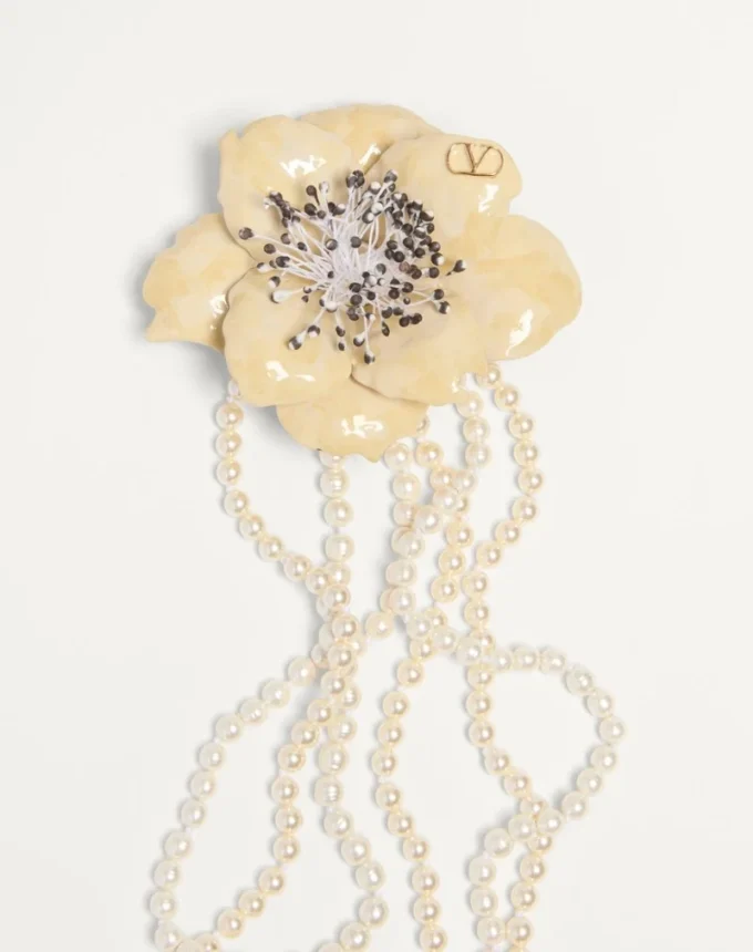 Colier Valentino Garavani Fleur Lumineuse din metal, email, perle și țesătură