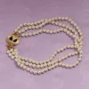 Colier oval din metal, email, perle și cristale Swarovski® Colier oval din metal, email, perle și cristale Swarovski®