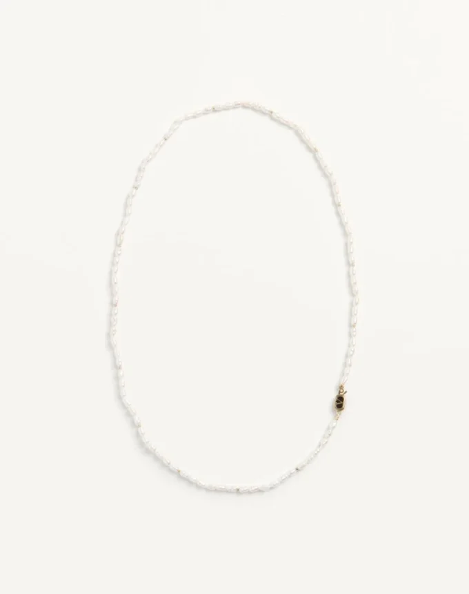 Colier oval din metal, perle și email