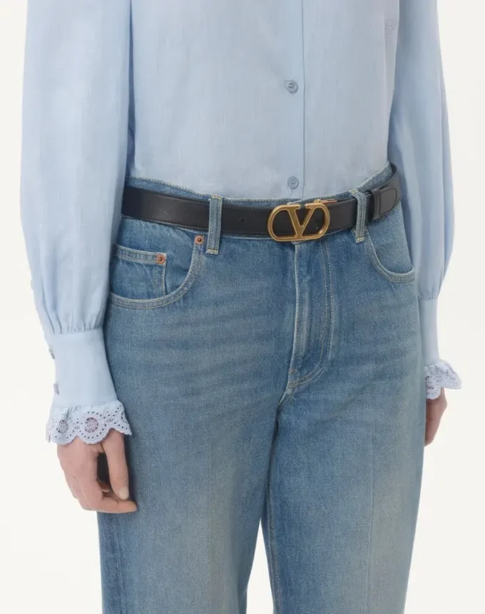 Curea reversibilă din piele de vițel lucioasă VLogo Signature – 30 mm / 1,2 in. Curea reversibilă din piele de vițel lucioasă VLogo Signature – 30 mm / 1,2 in.