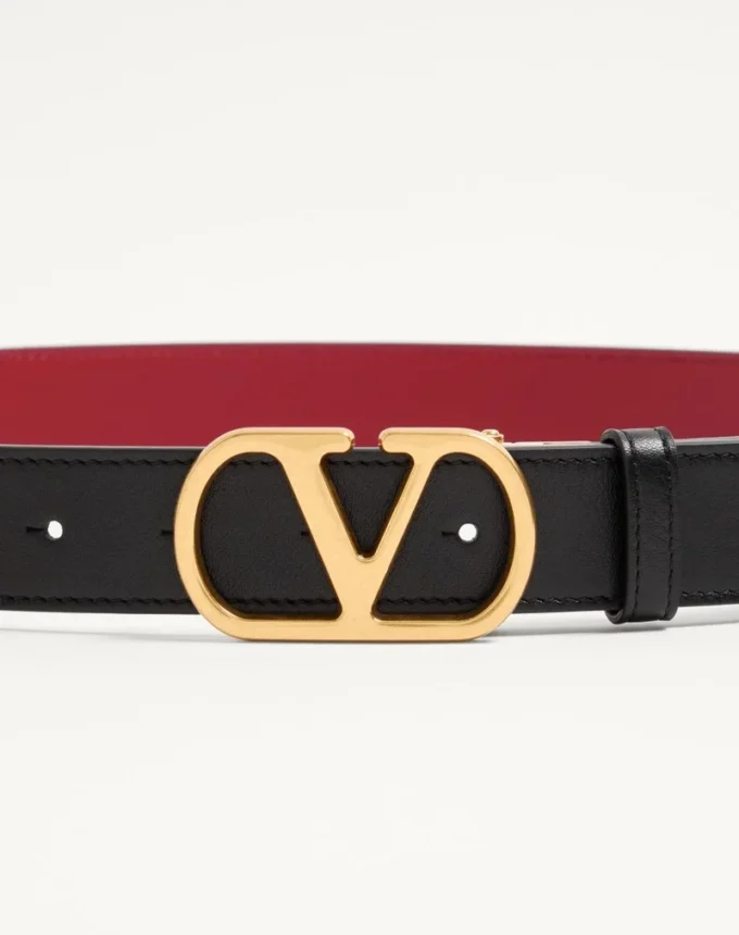 Curea reversibilă din piele de vițel lucioasă VLogo Signature – 30 mm / 1,2 in. Curea reversibilă din piele de vițel lucioasă VLogo Signature – 30 mm / 1,2 in.