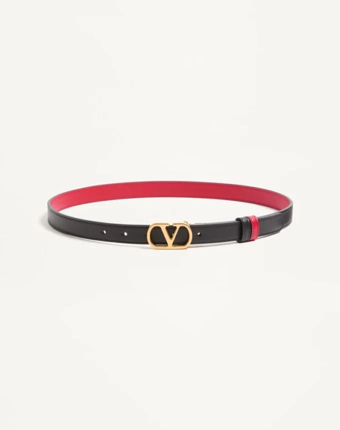 Curea reversibilă VLogo Signature din piele de vițel lucioasă – 20 mm / 1,2 in. Curea reversibilă VLogo Signature din piele de vițel lucioasă – 20 mm / 1,2 in.