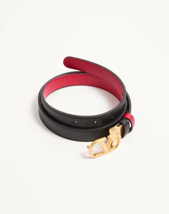 Curea reversibilă VLogo Signature din piele de vițel lucioasă – 20 mm / 1,2 in. Curea reversibilă VLogo Signature din piele de vițel lucioasă – 20 mm / 1,2 in.