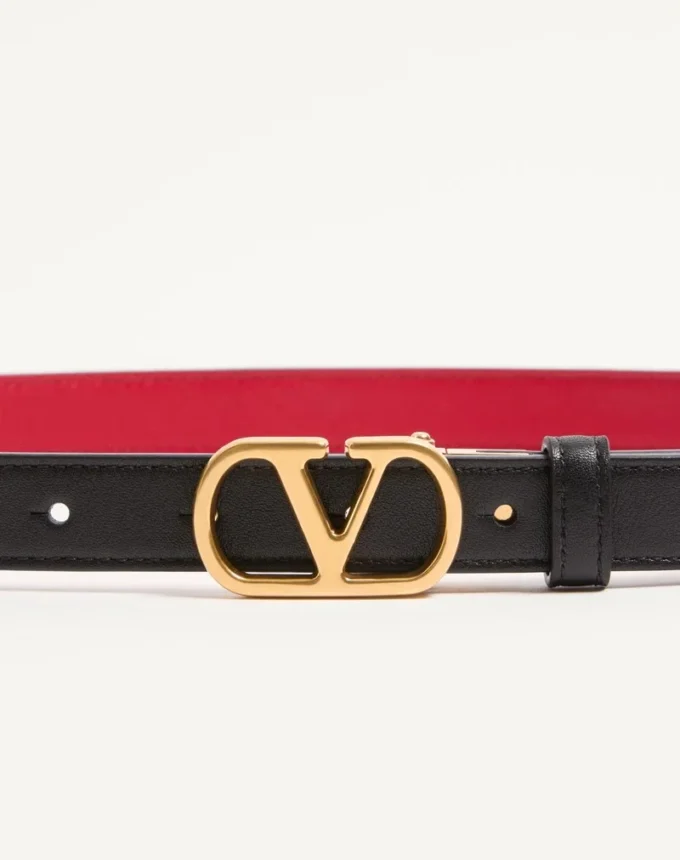 Curea reversibilă VLogo Signature din piele de vițel lucioasă – 20 mm / 1,2 in. Curea reversibilă VLogo Signature din piele de vițel lucioasă – 20 mm / 1,2 in.