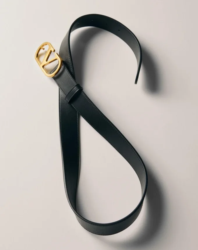Curea Vlogo Signature din piele de vițel lucioasă 30 mm Curea Vlogo Signature din piele de vițel lucioasă 30 mm