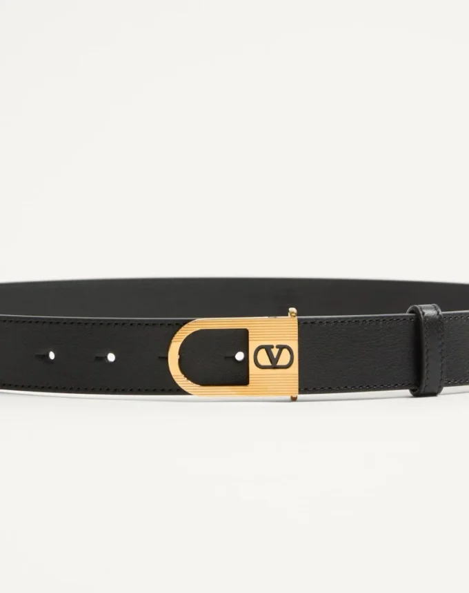 Curea VLogo Signature din piele de vițel lucioasă 30 mm cu detaliu logo emailat