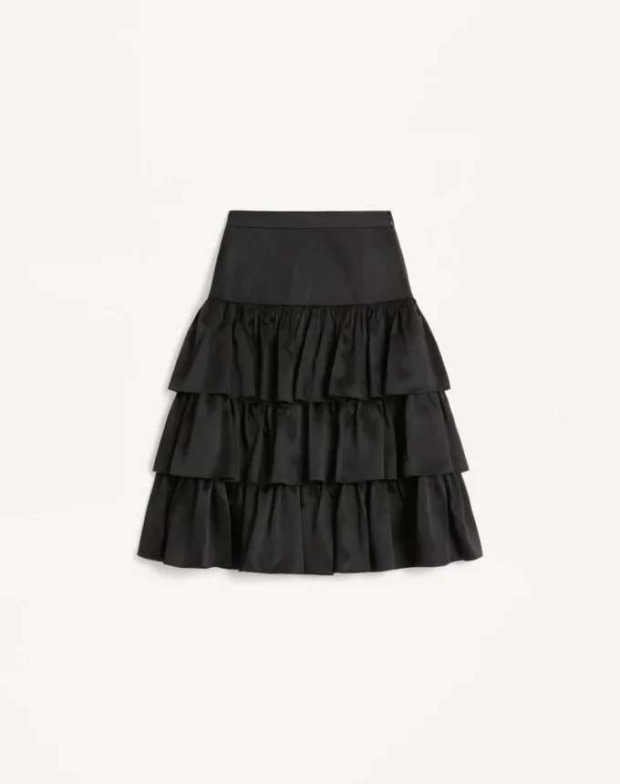 Fustă cu volane din satin— Fustă cu volane din satin—