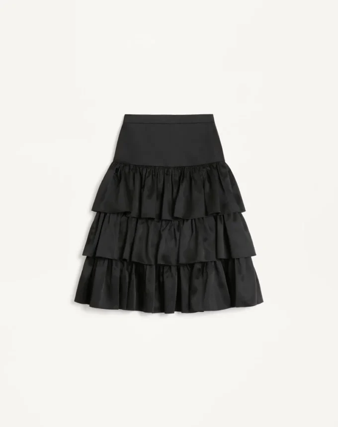 Fustă cu volane din satin— Fustă cu volane din satin—