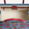 Geantă de cumpărături medie Valentino Garavani Antibes din denim cu broderie Cherryfic Geantă de cumpărături medie Valentino Garavani Antibes din denim cu broderie Cherryfic