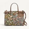 Geantă de cumpărături medie Valentino Garavani Antibes din țesătură jacquard Apres L’Hiver Geantă de cumpărături medie Valentino Garavani Antibes din țesătură jacquard Apres L’Hiver