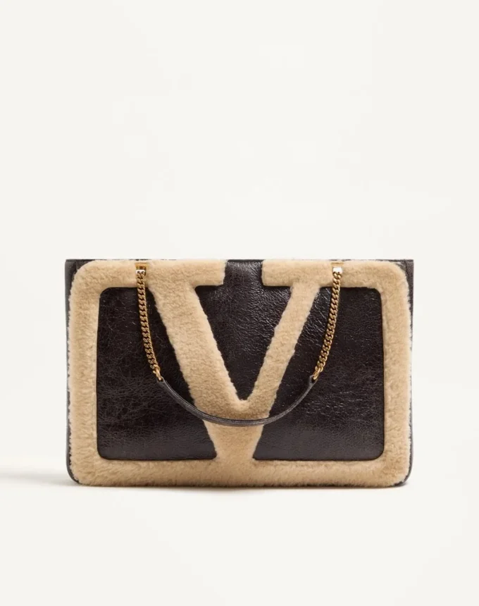 Geantă de cumpărături medie Valentino Garavani Viva Superstar din piele de oaie. Geantă de cumpărături medie Valentino Garavani Viva Superstar din piele de oaie.