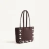 Geantă de cumpărături mini din piele de căprioară Valentino Garavani Nellcôte Geantă de cumpărături mini din piele de căprioară Valentino Garavani Nellcôte