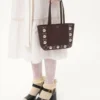 Geantă de cumpărături mini din piele de căprioară Valentino Garavani Nellcôte Geantă de cumpărături mini din piele de căprioară Valentino Garavani Nellcôte