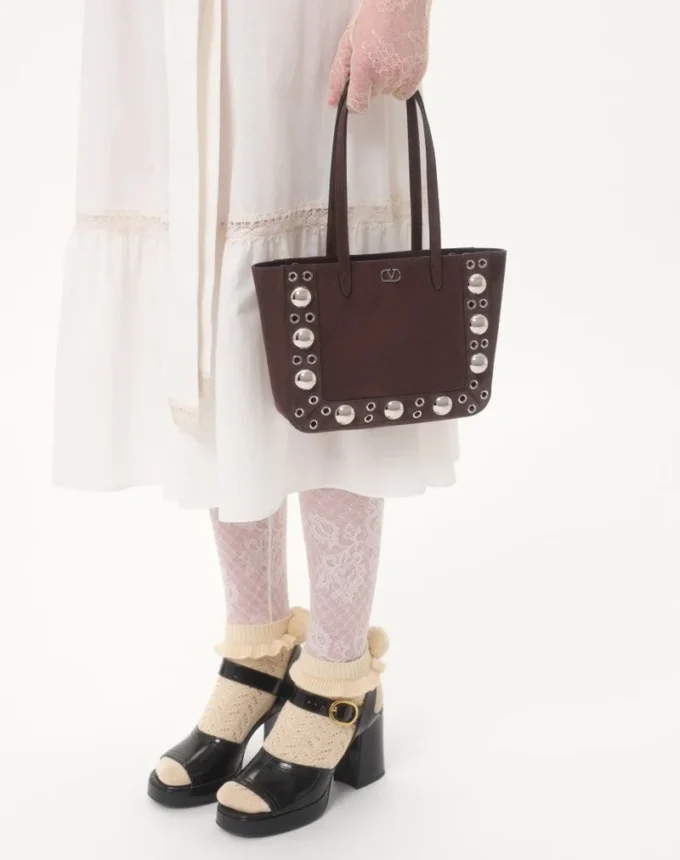Geantă de cumpărături mini din piele de căprioară Valentino Garavani Nellcôte Geantă de cumpărături mini din piele de căprioară Valentino Garavani Nellcôte