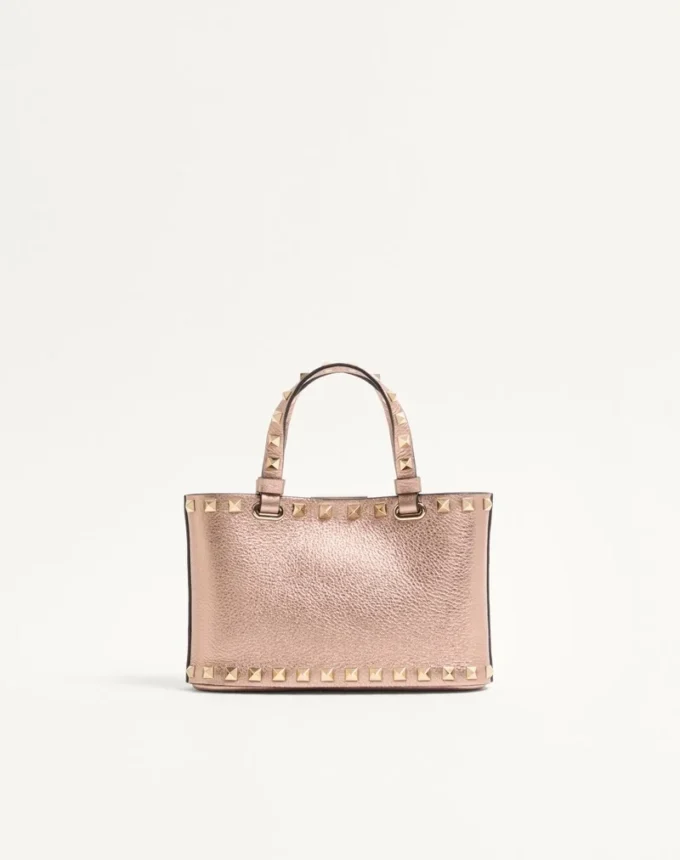 Geantă de cumpărături Rockstud Mini din piele de vițel laminată cu textură granulată Geantă de cumpărături Rockstud Mini din piele de vițel laminată cu textură granulată
