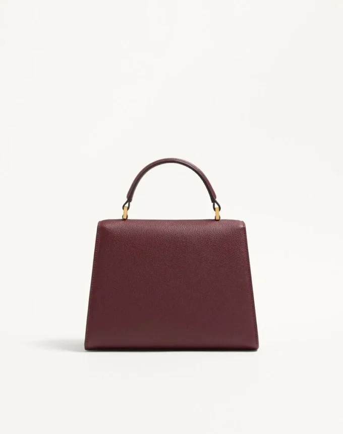 Geantă de mână Valentino Garavani Vsling din piele de vițel granată cu logo bijuterie Geantă de mână Valentino Garavani Vsling din piele de vițel granată cu logo bijuterie