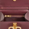 Geantă de mână Valentino Garavani Vsling din piele de vițel granată cu logo bijuterie Geantă de mână Valentino Garavani Vsling din piele de vițel granată cu logo bijuterie