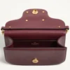 Geantă de umăr mică Valentino Garavani Locò din piele de vițel cu logo bijuterie Geantă de umăr mică Valentino Garavani Locò din piele de vițel cu logo bijuterie