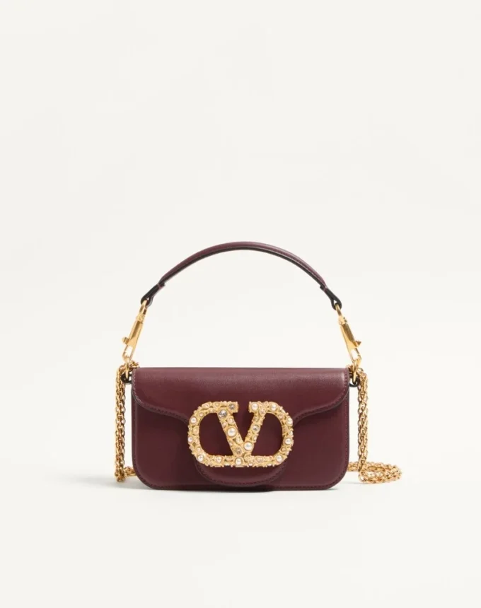 Geantă de umăr mică Valentino Garavani Locò din piele de vițel cu logo bijuterie Geantă de umăr mică Valentino Garavani Locò din piele de vițel cu logo bijuterie