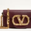 Geantă de umăr mică Valentino Garavani Locò din piele de vițel cu logo bijuterie Geantă de umăr mică Valentino Garavani Locò din piele de vițel cu logo bijuterie
