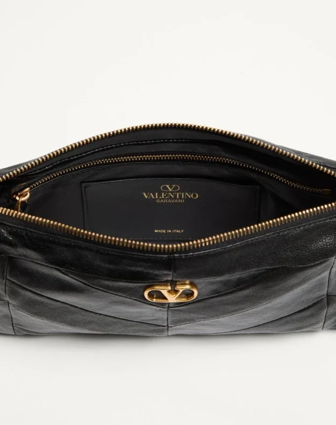 Geantă de umăr mică Valentino Garavani Panthea din piele nappa cu model chevron Geantă de umăr mică Valentino Garavani Panthea din piele nappa cu model chevron