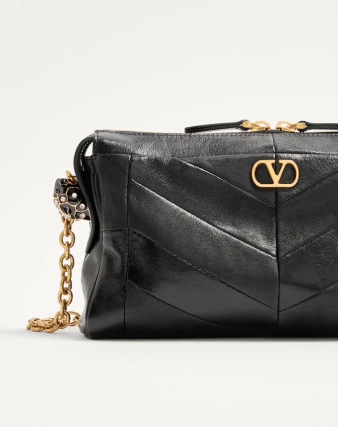 Geantă de umăr mică Valentino Garavani Panthea din piele nappa cu model chevron Geantă de umăr mică Valentino Garavani Panthea din piele nappa cu model chevron