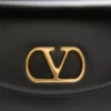Geantă de umăr mică Valentino Garavani Vain din piele de vițel lucioasă Geantă de umăr mică Valentino Garavani Vain din piele de vițel lucioasă