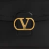 Geantă de umăr Valentino Garavani 9To5 din piele de vițel netedă Geantă de umăr Valentino Garavani 9To5 din piele de vițel netedă