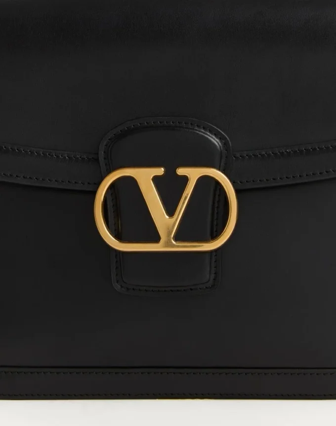 Geantă de umăr Valentino Garavani 9To5 din piele de vițel netedă Geantă de umăr Valentino Garavani 9To5 din piele de vițel netedă